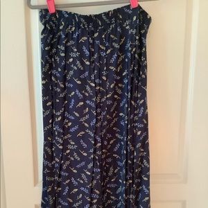 Print skirt on navy background